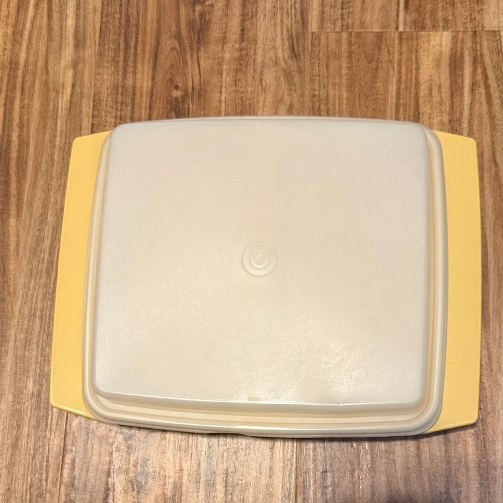 Tupperware harvest gold container lid carrier tray storage vintage loaf plastic